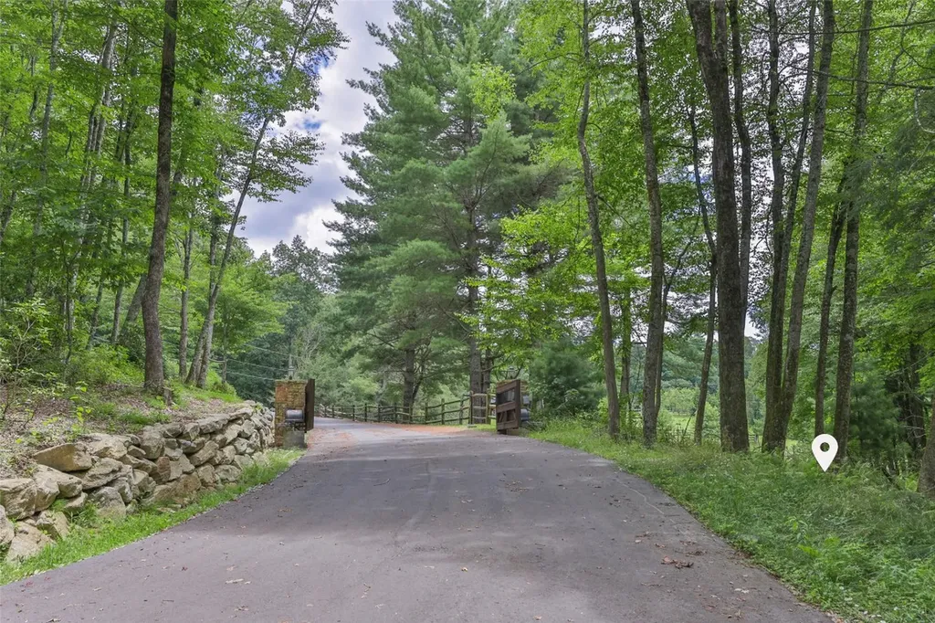 5 Flat Creek Drive Glenville NC 28736
