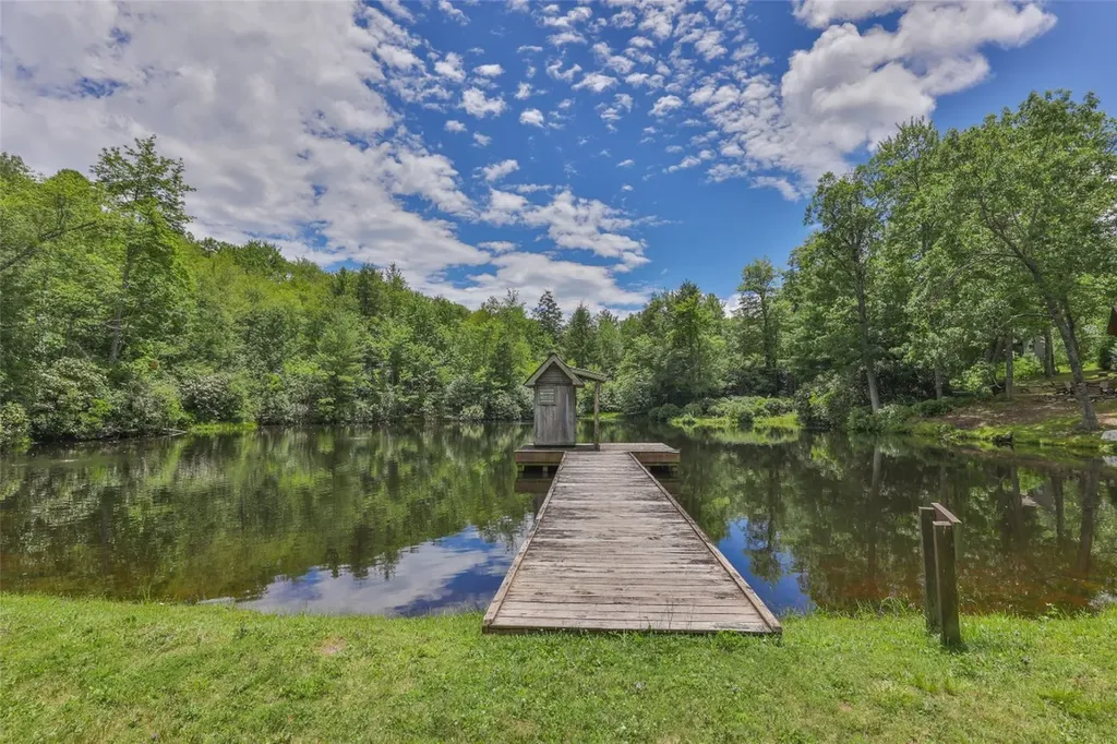 5 Flat Creek Drive Glenville NC 28736