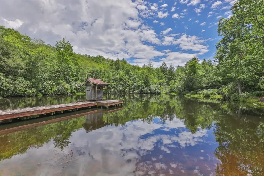 5 Flat Creek Drive Glenville NC 28736