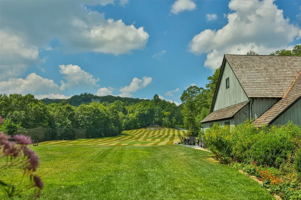 5 Flat Creek Drive Glenville NC 28736