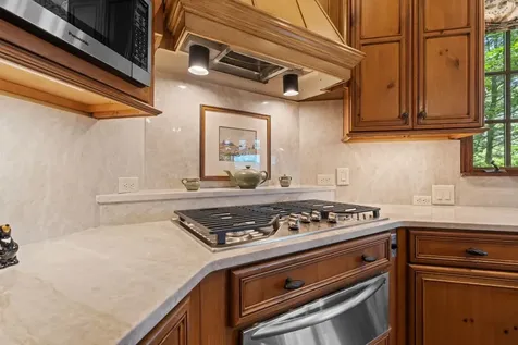 193 W View Way Highlands NC 28741