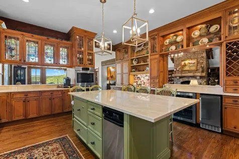 193 W View Way Highlands NC 28741