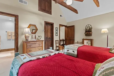 193 W View Way Highlands NC 28741