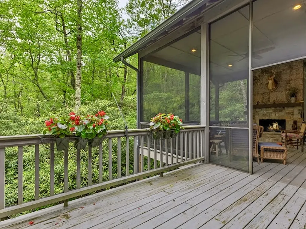 11 Feldspar Lane Sapphire NC 28774