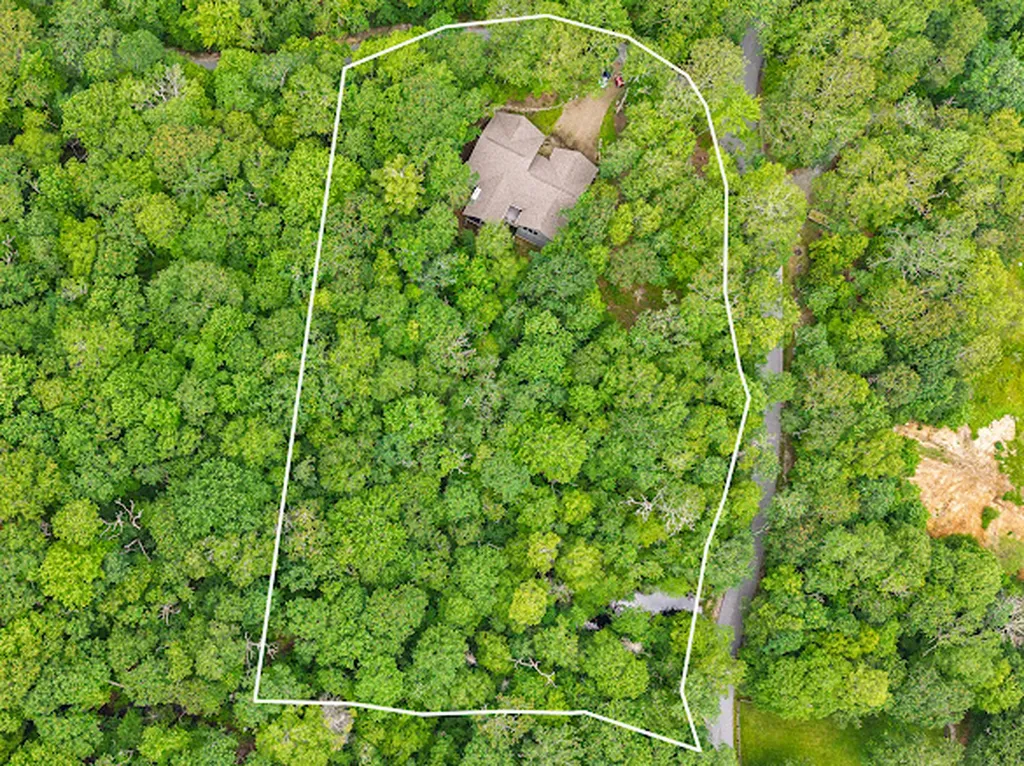 11 Feldspar Lane Sapphire NC 28774