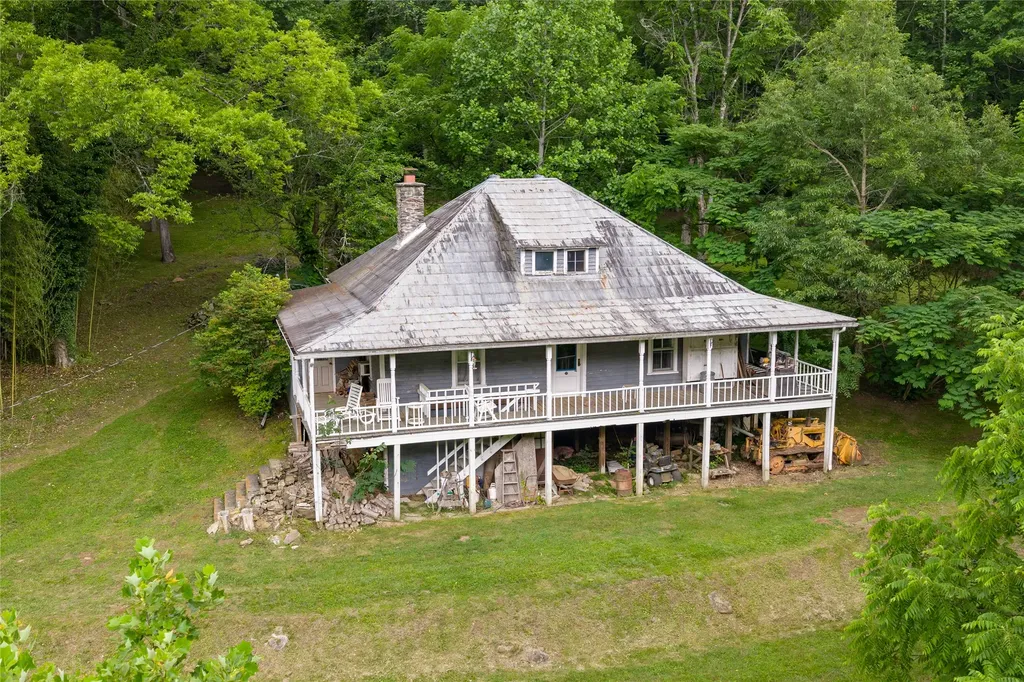 1152 Moses Creek Road Cullowhee NC 28723