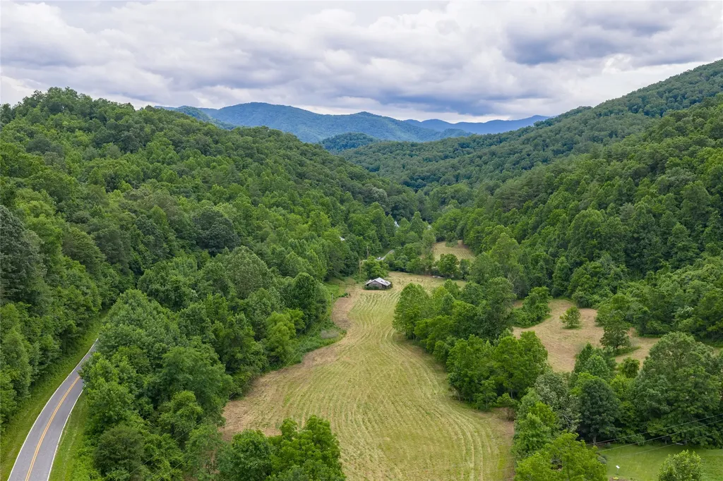 1152 Moses Creek Road Cullowhee NC 28723