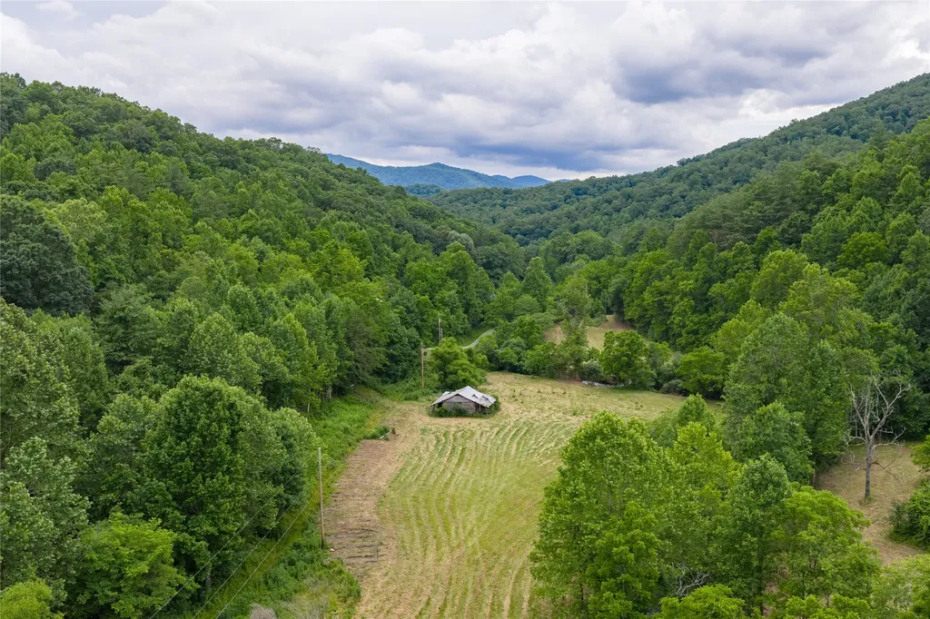 1152 Moses Creek Road Cullowhee NC 28723