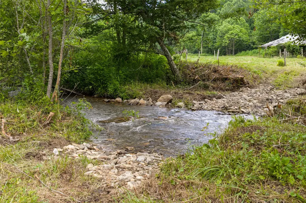 1152 Moses Creek Road Cullowhee NC 28723