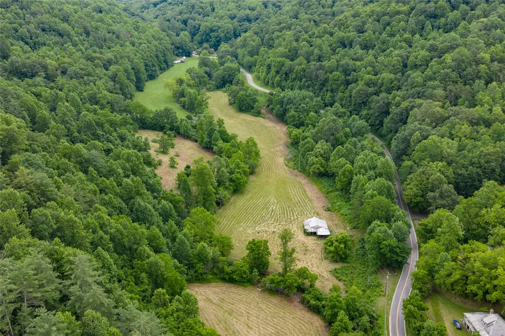 1152 Moses Creek Road Cullowhee NC 28723