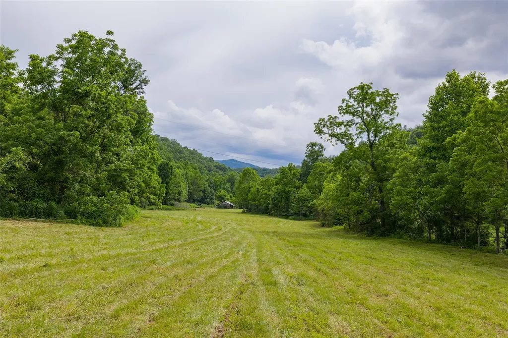 1152 Moses Creek Road Cullowhee NC 28723