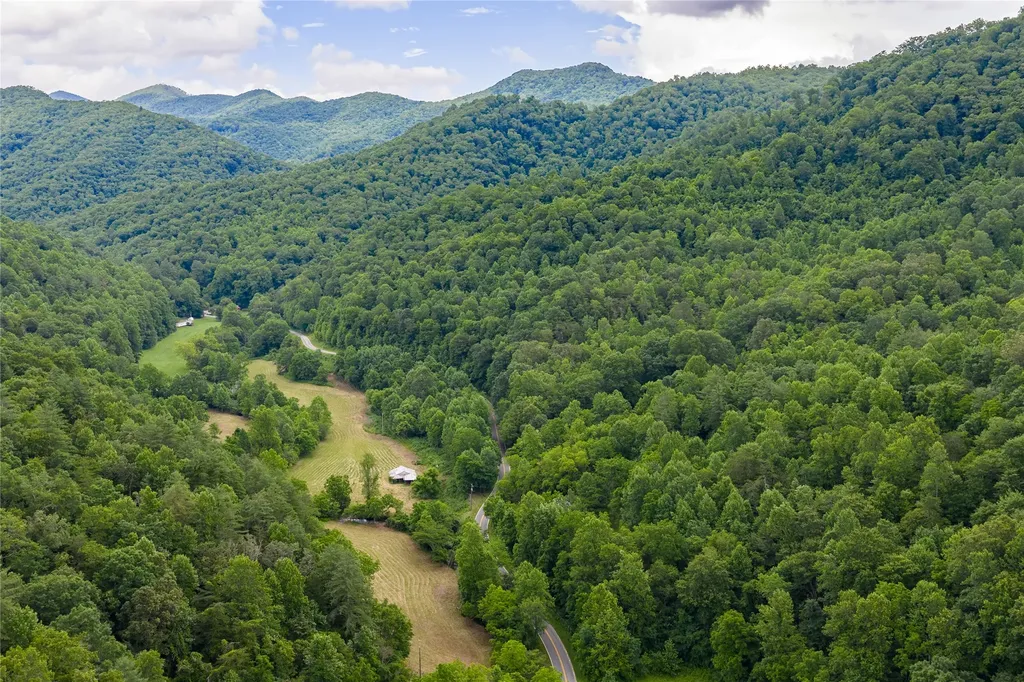 1152 Moses Creek Road Cullowhee NC 28723