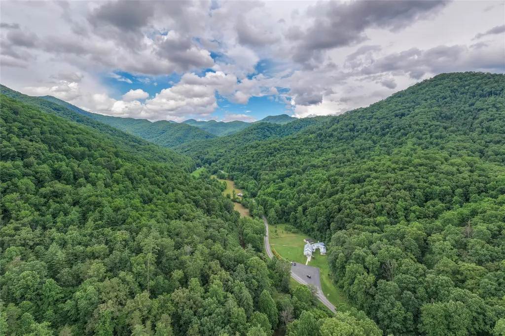 1152 Moses Creek Road Cullowhee NC 28723
