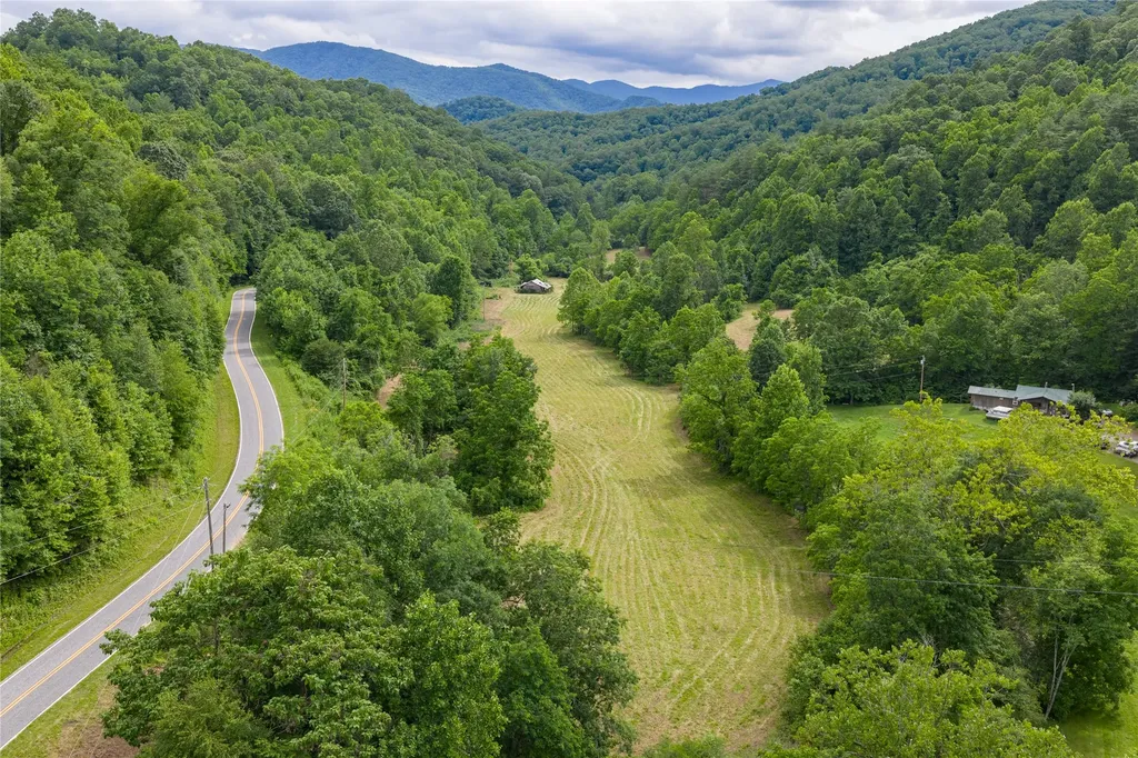 1152 Moses Creek Road Cullowhee NC 28723