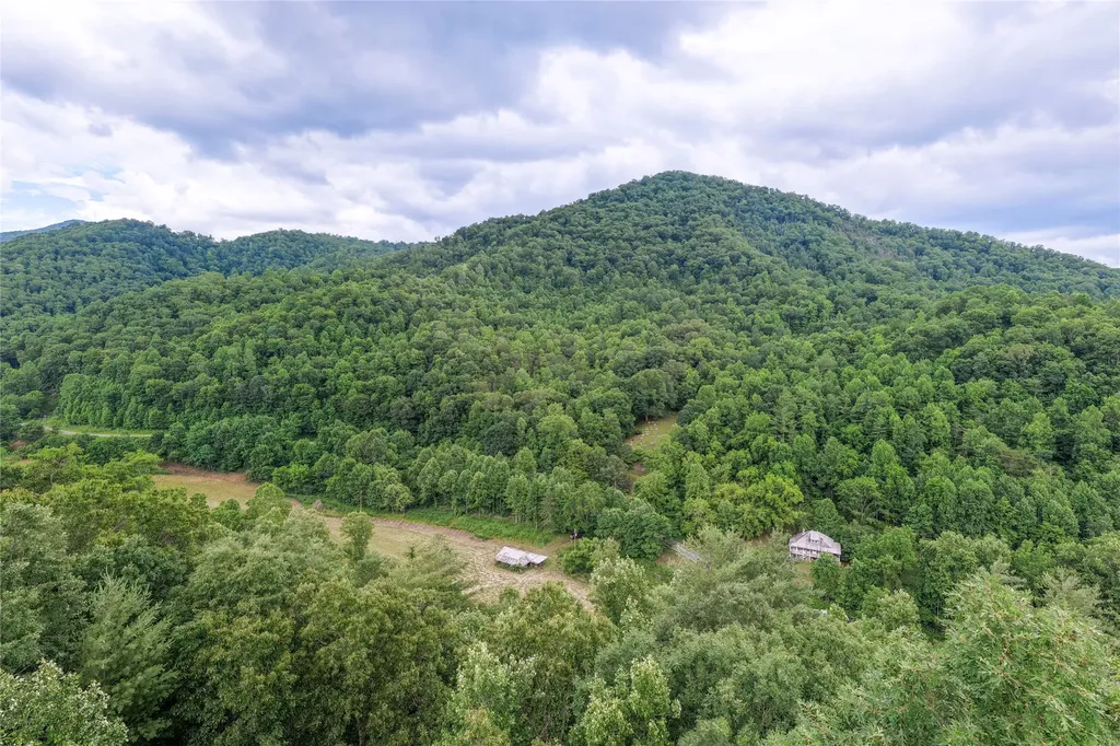 1152 Moses Creek Road Cullowhee NC 28723