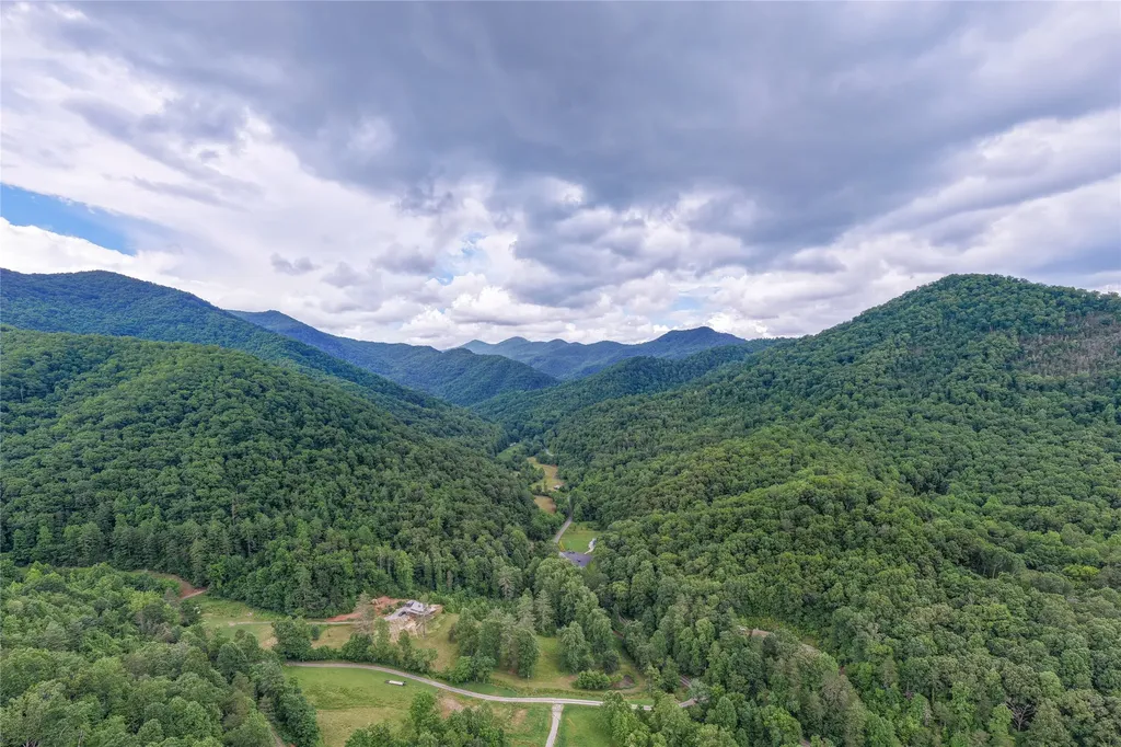 1152 Moses Creek Road Cullowhee NC 28723