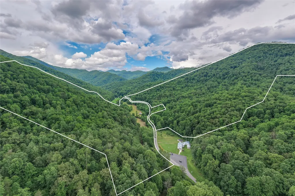 1152 Moses Creek Road Cullowhee NC 28723