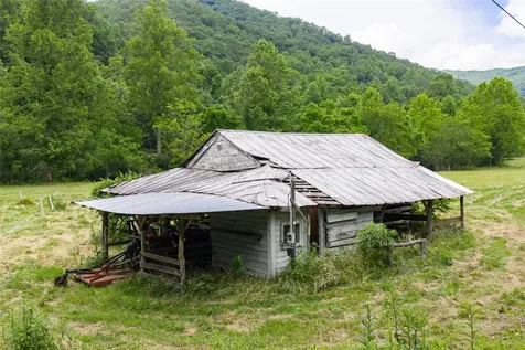 1152 Moses Creek Road Cullowhee NC 28723