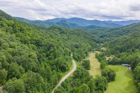 1152 Moses Creek Road Cullowhee NC 28723