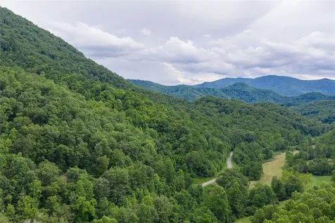 1152 Moses Creek Road Cullowhee NC 28723