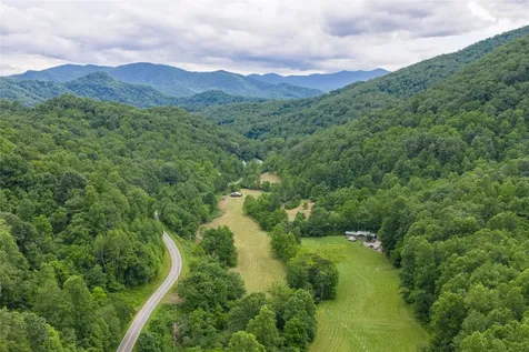 1152 Moses Creek Road Cullowhee NC 28723
