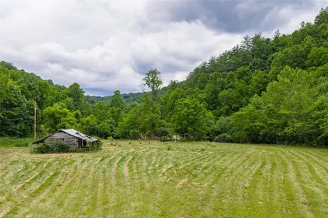 1152 Moses Creek Road Cullowhee NC 28723