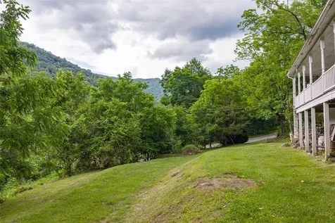 1152 Moses Creek Road Cullowhee NC 28723