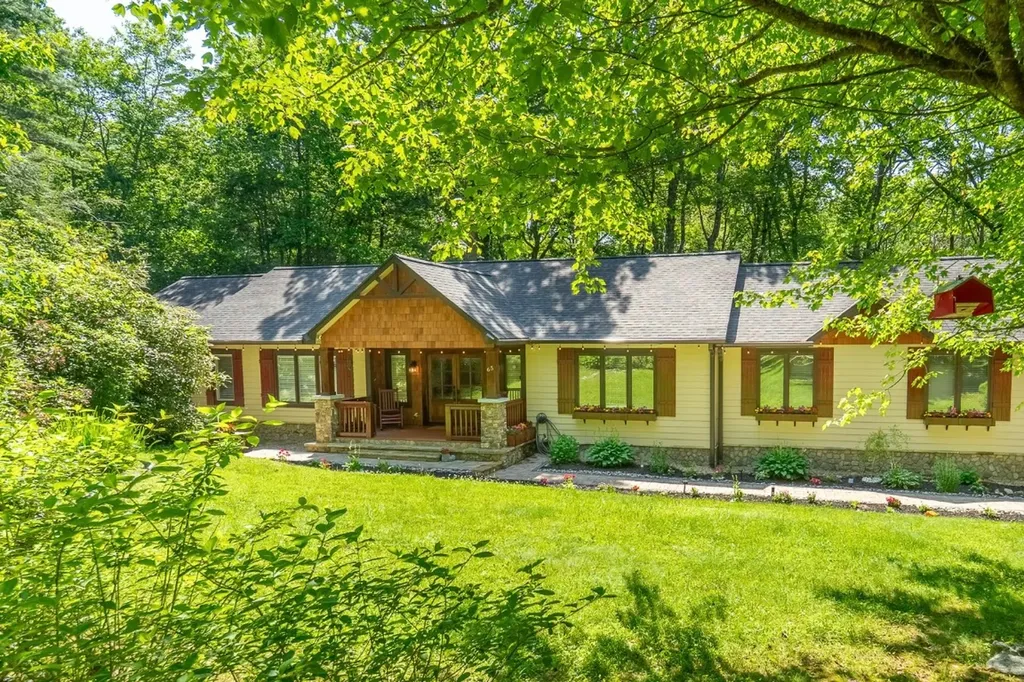 65 Nantahala Lane Highlands NC 28741