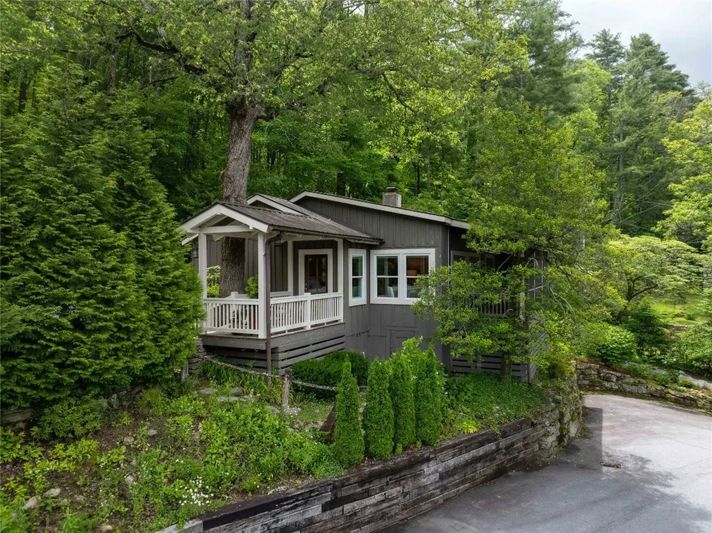 71 Bustle Lane Cashiers NC 28717