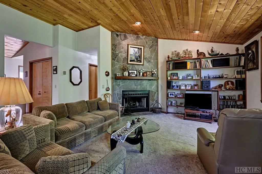 75 Gunpoint Road Cullowhee NC 28723