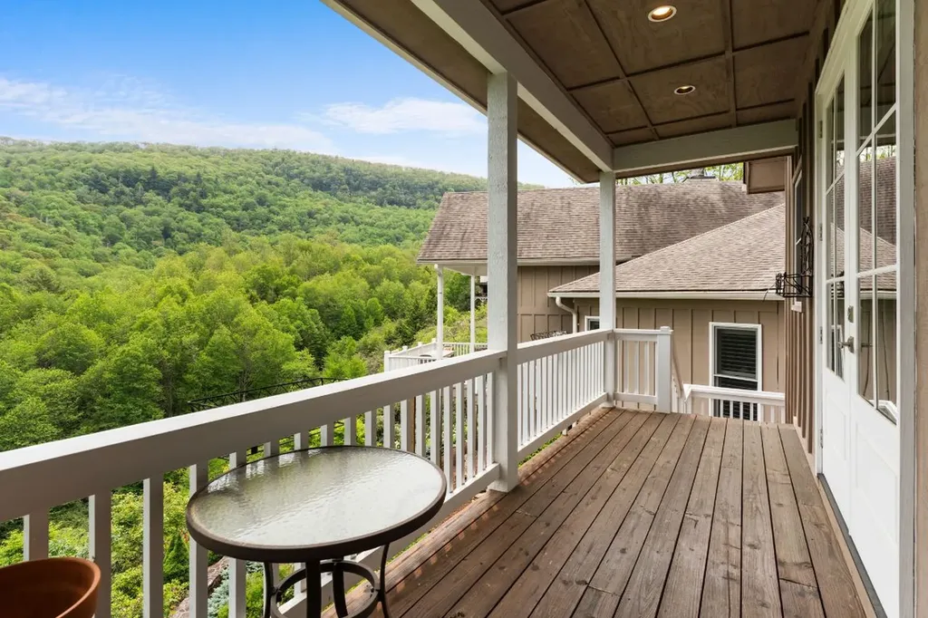 592 Whiteside Mountain Road Highlands NC 28741