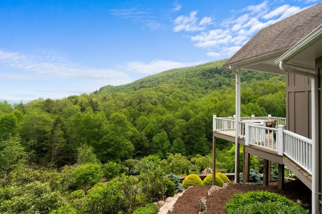 592 Whiteside Mountain Road Highlands NC 28741