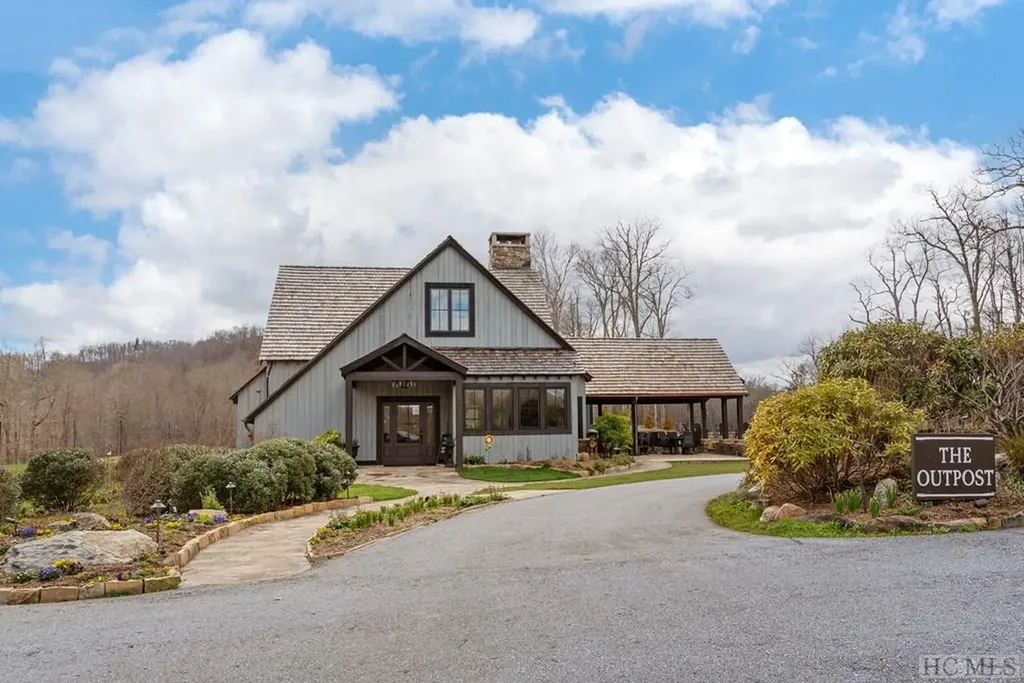 C45 Roaming Road Glenville NC 28736