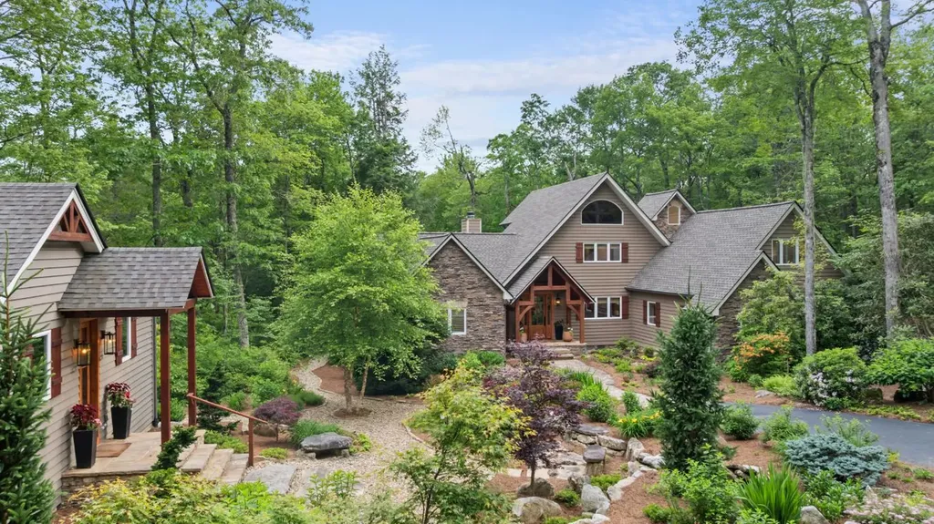 891 Crescent Trail Highlands NC 28741