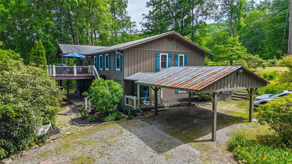 3050 N Highway 107 Cashiers NC 28736