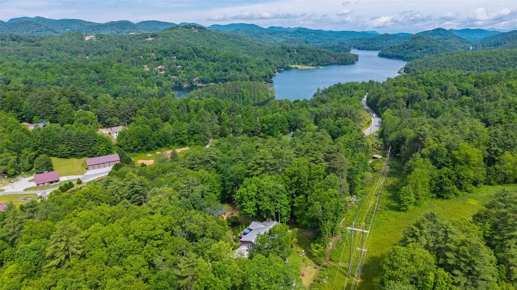 3050 N Highway 107 Cashiers NC 28736