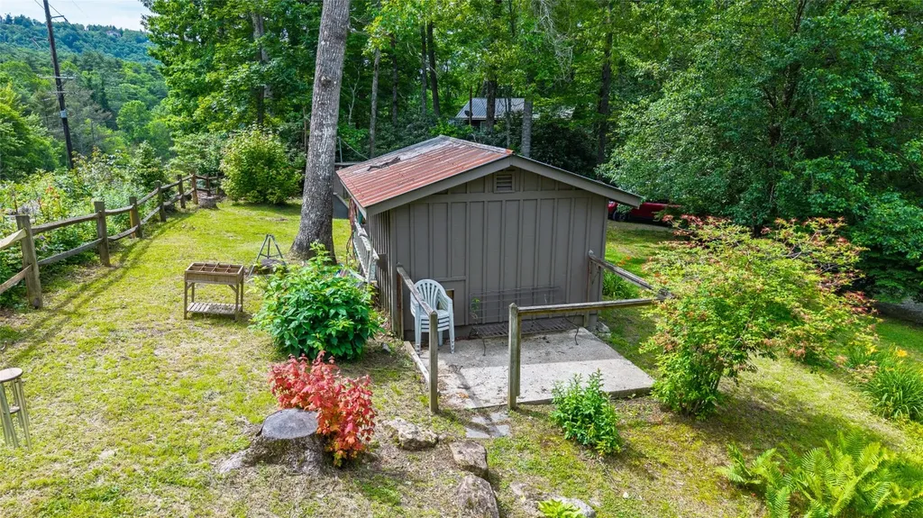 3050 N Highway 107 Cashiers NC 28736