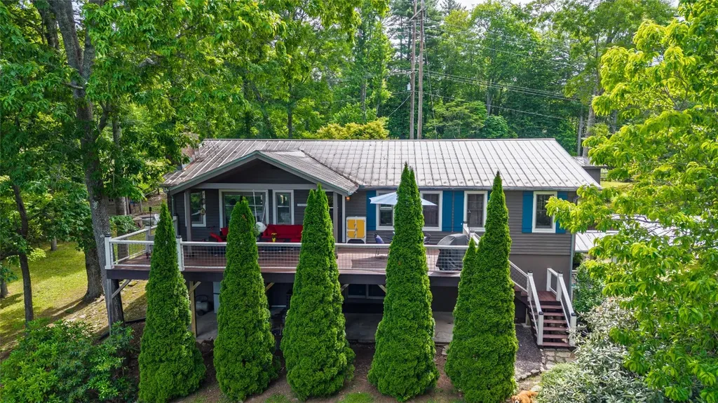 3050 N Highway 107 Cashiers NC 28736