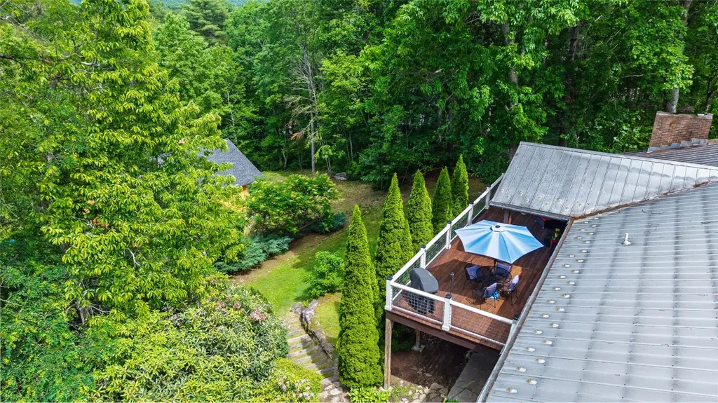 3050 N Highway 107 Cashiers NC 28736