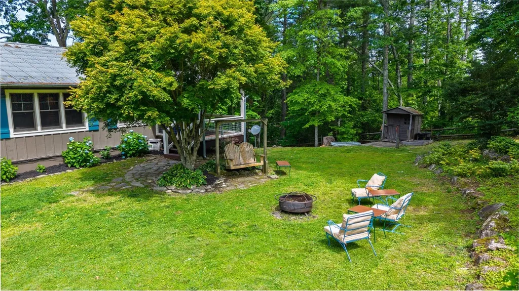 3050 N Highway 107 Cashiers NC 28736