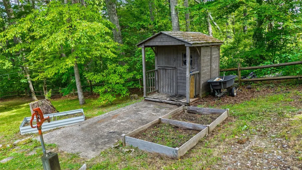 3050 N Highway 107 Cashiers NC 28736