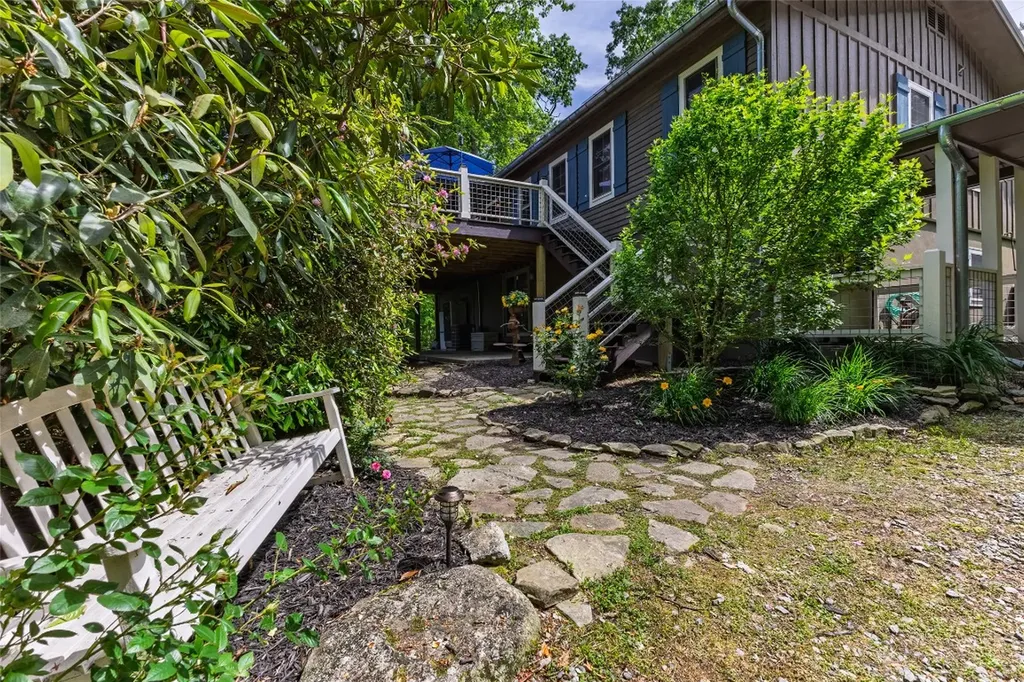 3050 N Highway 107 Cashiers NC 28736