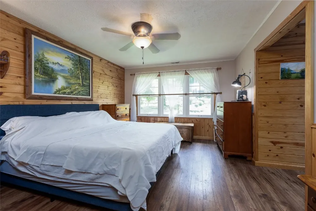 3050 N Highway 107 Cashiers NC 28736