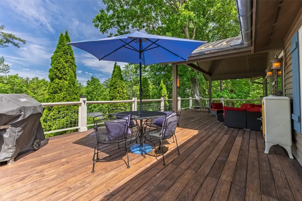 3050 N Highway 107 Cashiers NC 28736