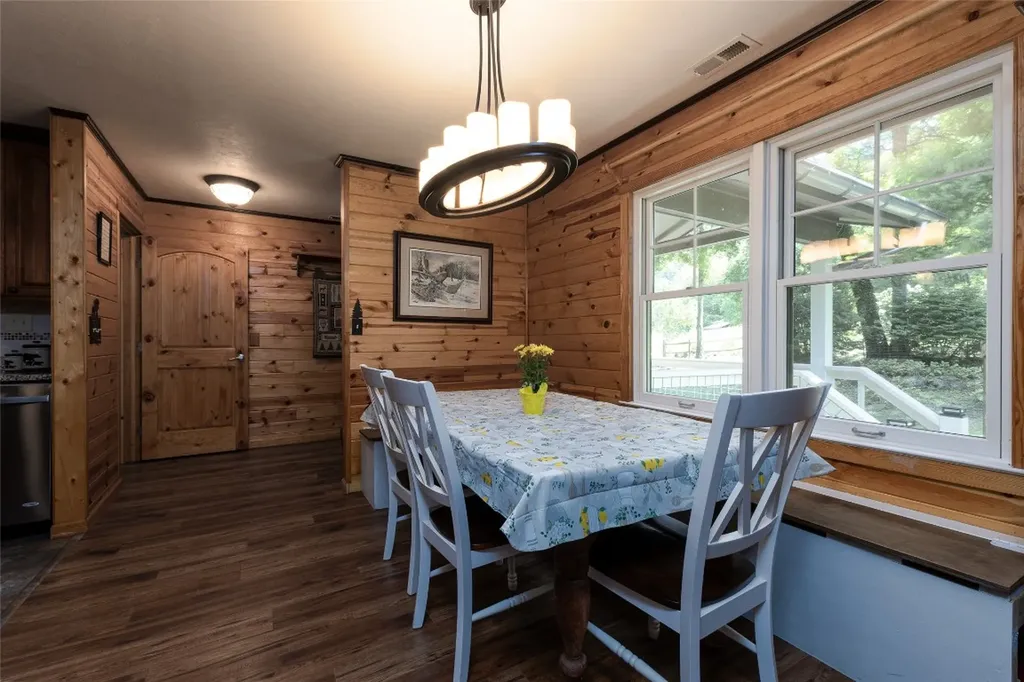 3050 N Highway 107 Cashiers NC 28736