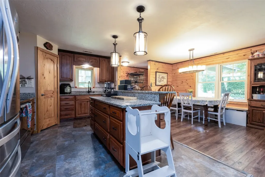 3050 N Highway 107 Cashiers NC 28736