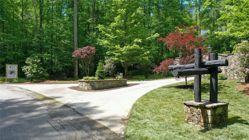 90 Sanctuary View Trail Highlands NC 28741