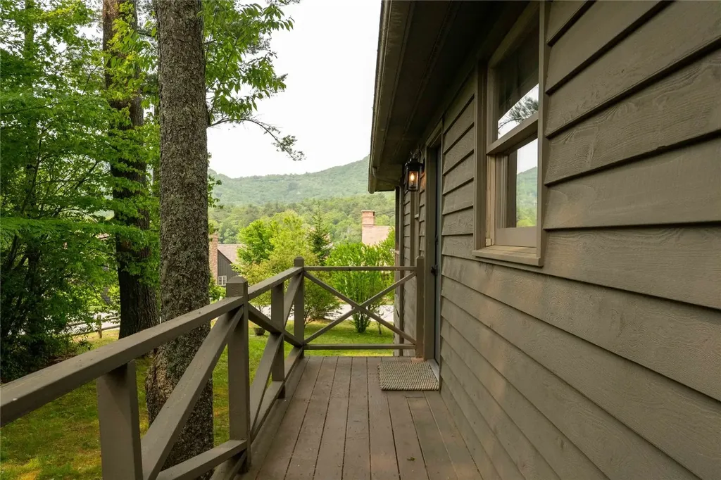 95 Crescent Moon Lane Cashiers NC 28717