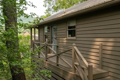 95 Crescent Moon Lane Cashiers NC 28717