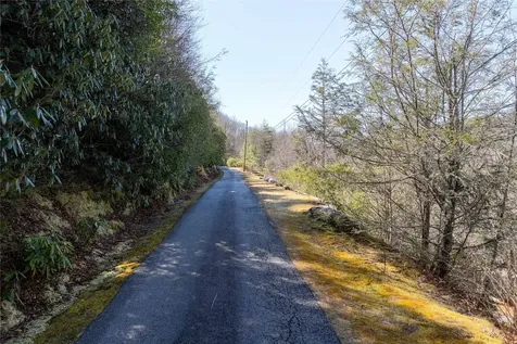 27 58 Wayside Lane Cullowhee NC 28723